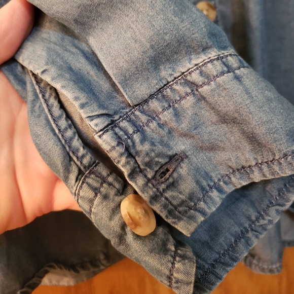 Cute, soft, denim, long sleeve button up blouse. Great condition. Size small - Picture 6 of 6